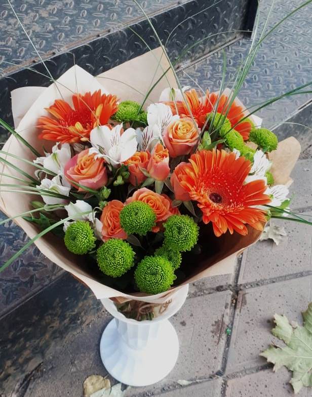 Букет цветов из: Герберы, Хризантемы, Альстромерии и Розы в Пластун