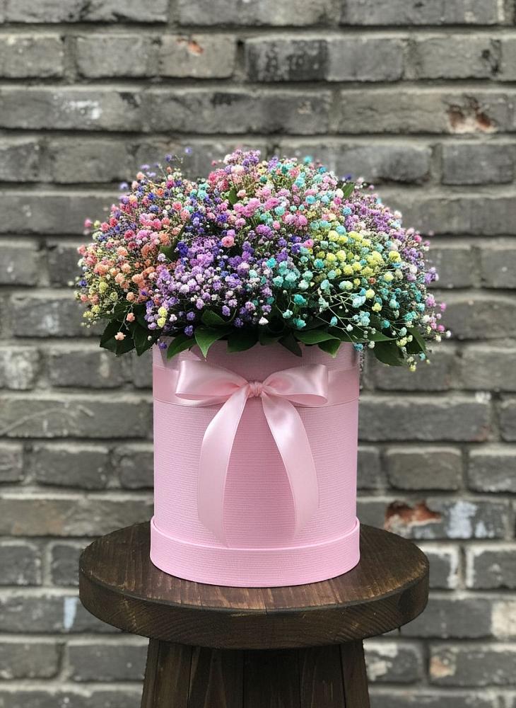 Цветочная композиция из Гипсофила и Розы в шляпной коробке в Пластун