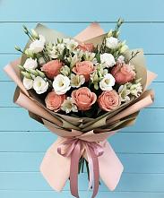 Букет цветов из:  Розы, Альстромерии и Лизиантусы в Пластун