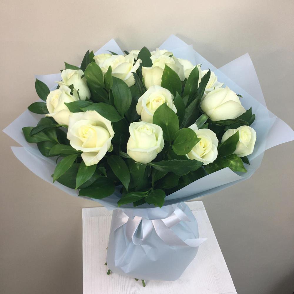 Букет 15 Белых роз Проуд в Пластун