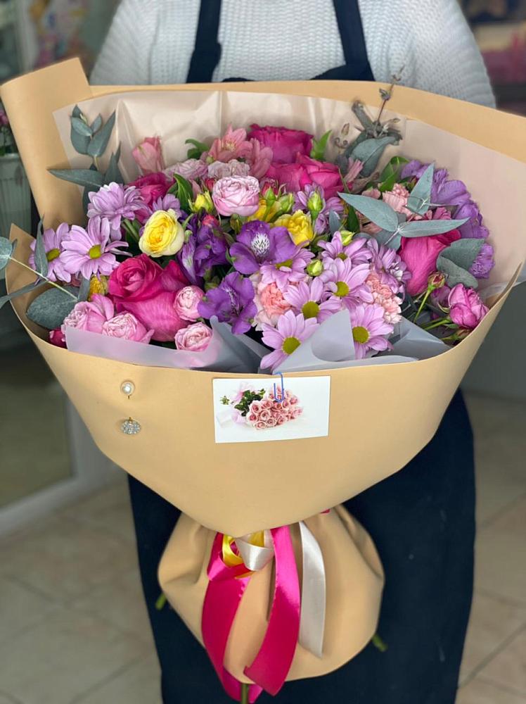 Букет цветов из: Хризантемы, Гвоздики и Альстромерии в Пластун