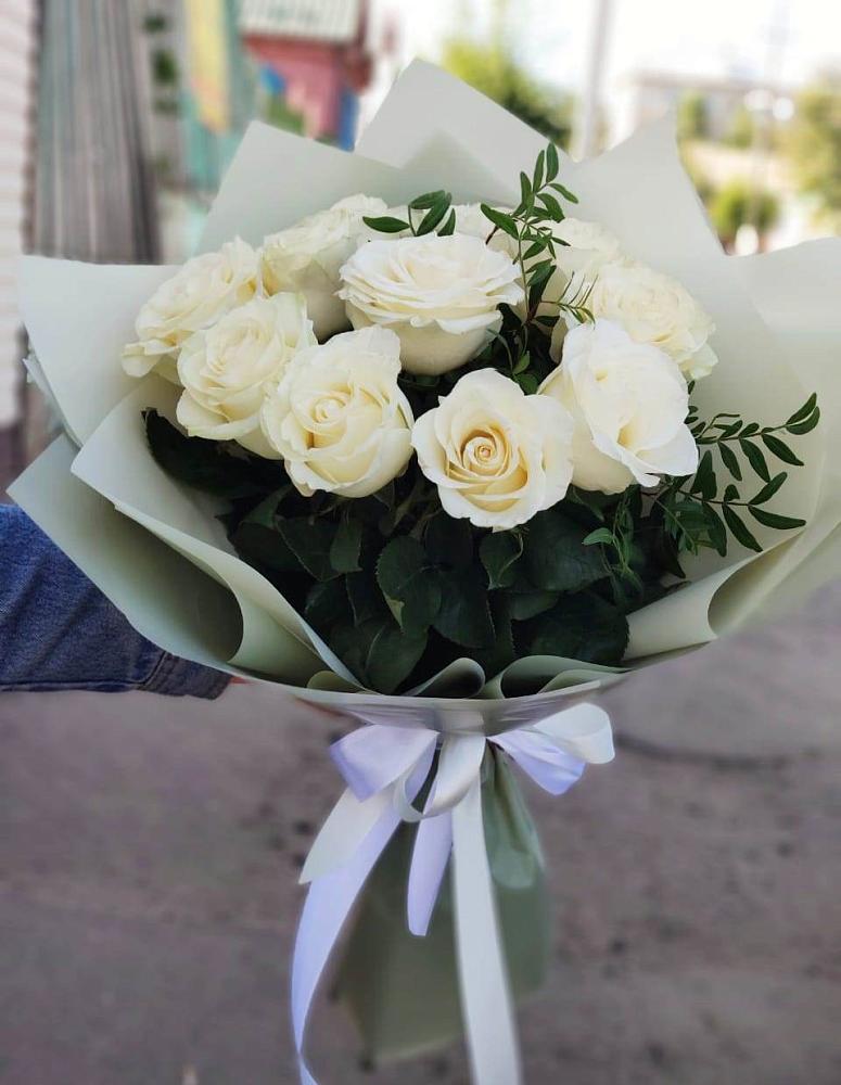 Букет Белые розы Проуд в Пластун