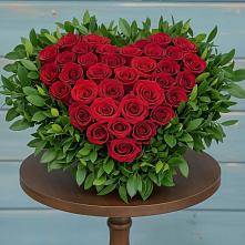 Цветочная композиция из Розы в виде сердца в Пластун