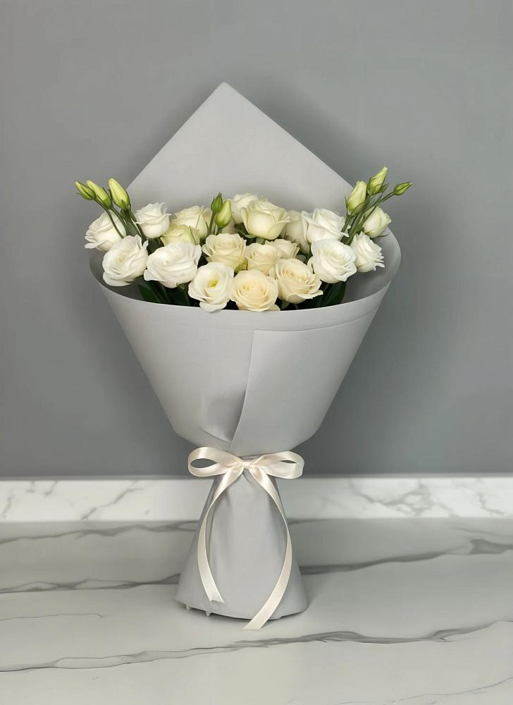 Букет цветов из: Розы и Лизиантусы в Пластун