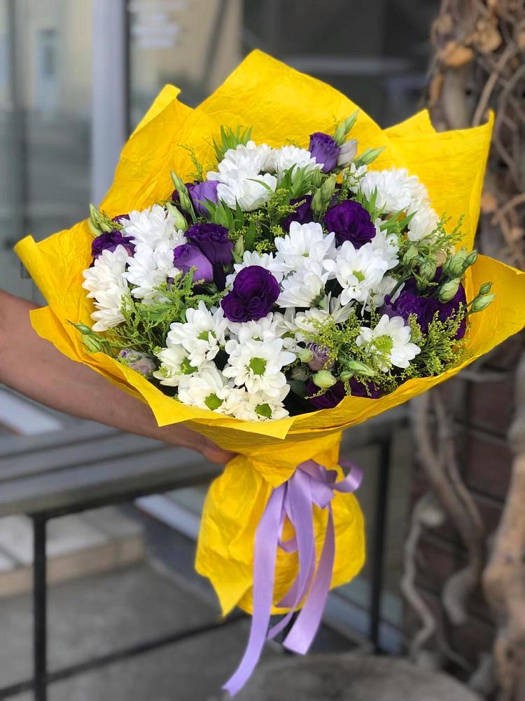 Букет цветов из: Ирисы, Хризантемы и Ромашки в Пластун