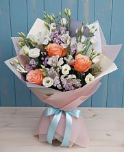 Букет цветов из:  Лизиантусы, Розы, Альстромерии и Гипсофила в Пластун