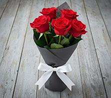 Букет 5 Красных роз Эдлесс Лав в Пластун