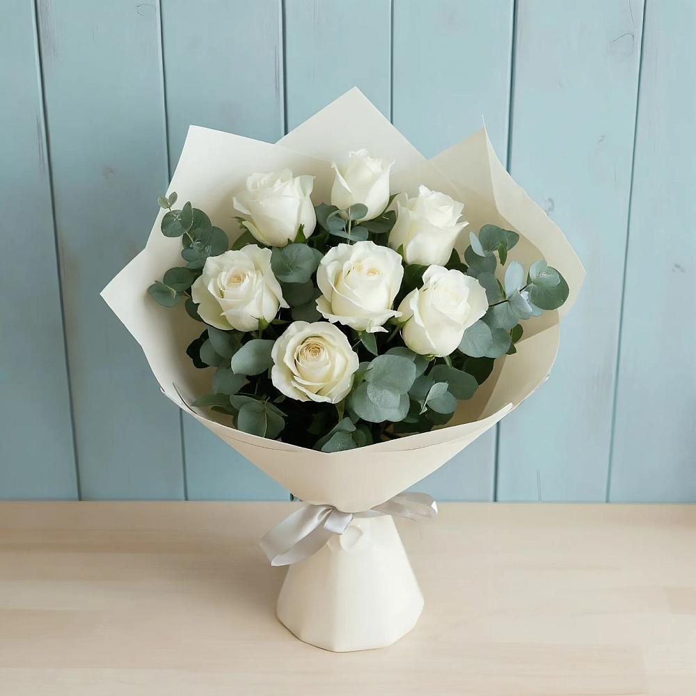 Букет Белые розы в Эвкалипте в Пластун