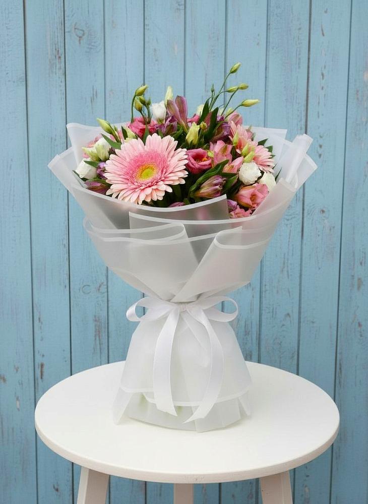 Букет цветов из: Герберы, Альстромерии и Лизиантусы в Пластун