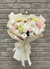 Букет цветов из:  Гвоздики, Розы, Лизиантусы и Хризантемы в Пластун