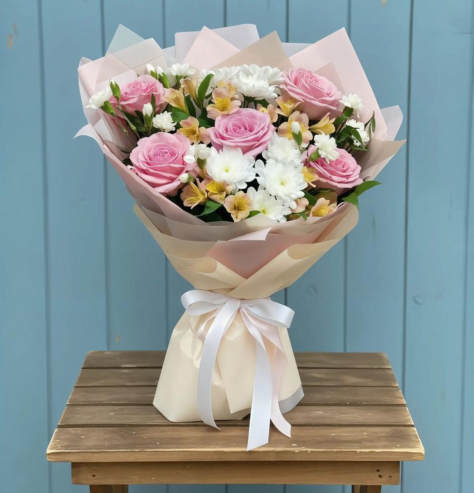 Букет цветов из: Гвоздики, Орхидеи и Розы в Пластун