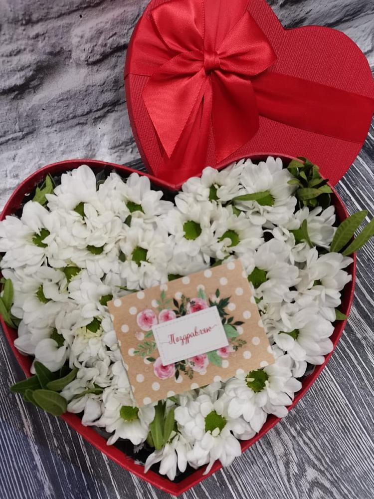 Цветочная композиция из Хризантемы в виде сердца в Пластун