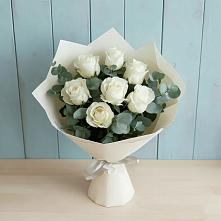 Букет Белые розы в Эвкалипте в Пластун