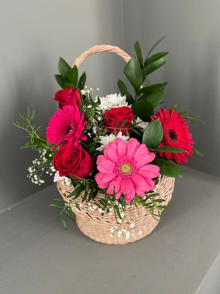 Цветочная композиция из Розы, Хризантемы и Герберы в корзине в Пластун