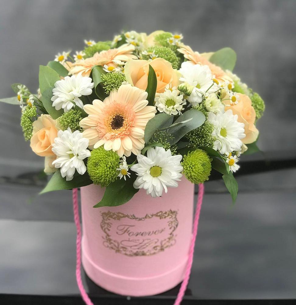 Цветочная композиция из Розы, Герберы и Хризантемы в шляпной коробке в Пластун