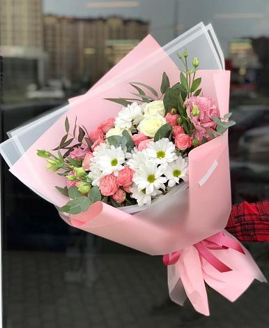 Букет цветов из: Розы, Лизиантусы и Хризантемы в Пластун