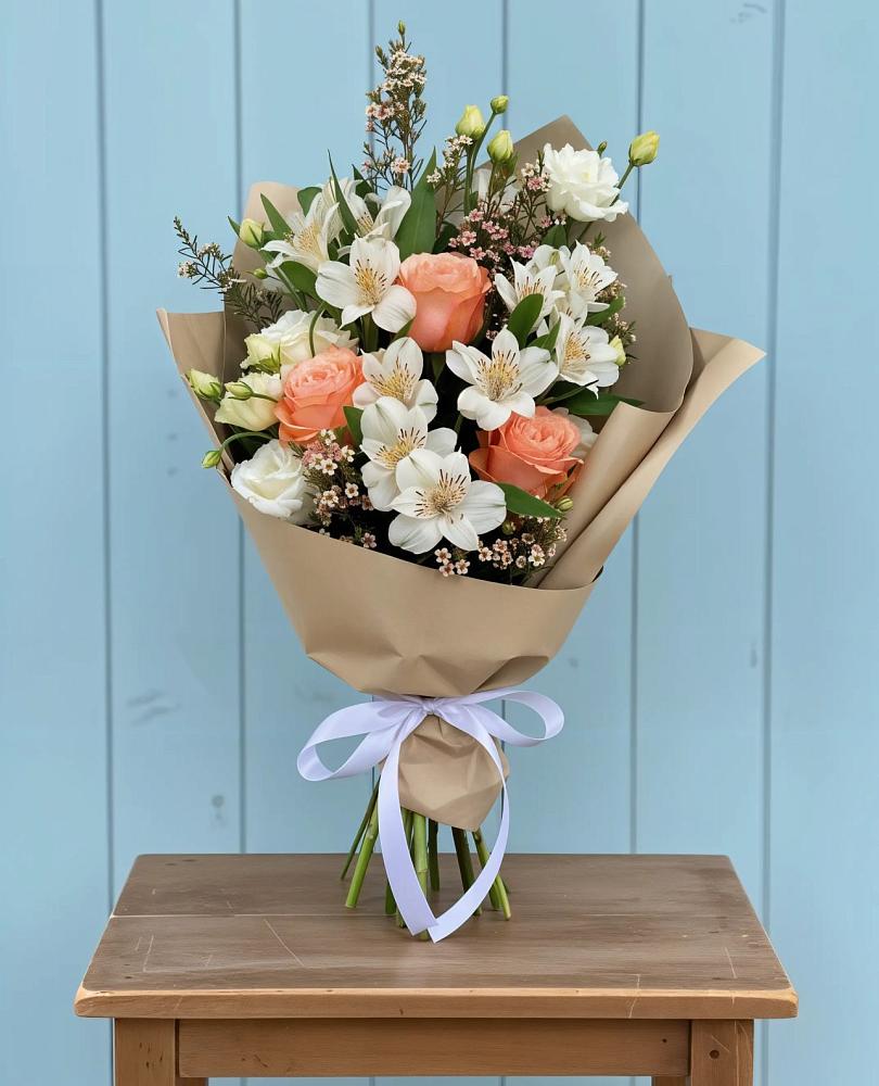 Букет цветов из: Альстромерии, Лизиантусы, Розы и Хризантемы в Пластун