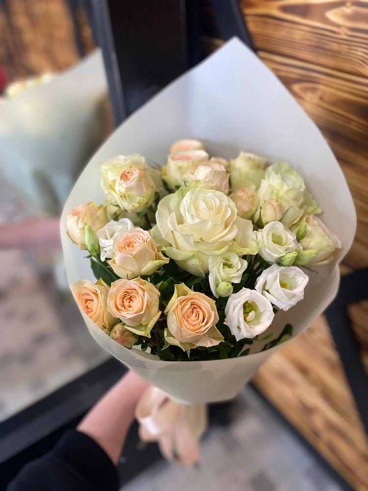 Букет цветов из: Розы и Лизиантусы в Пластун